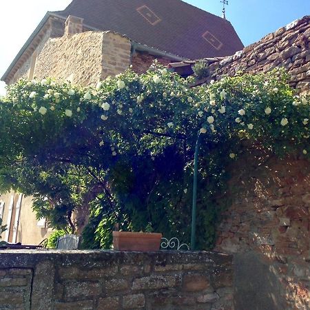 Le Vieux Chateau Bed and Breakfast Leynes Esterno foto