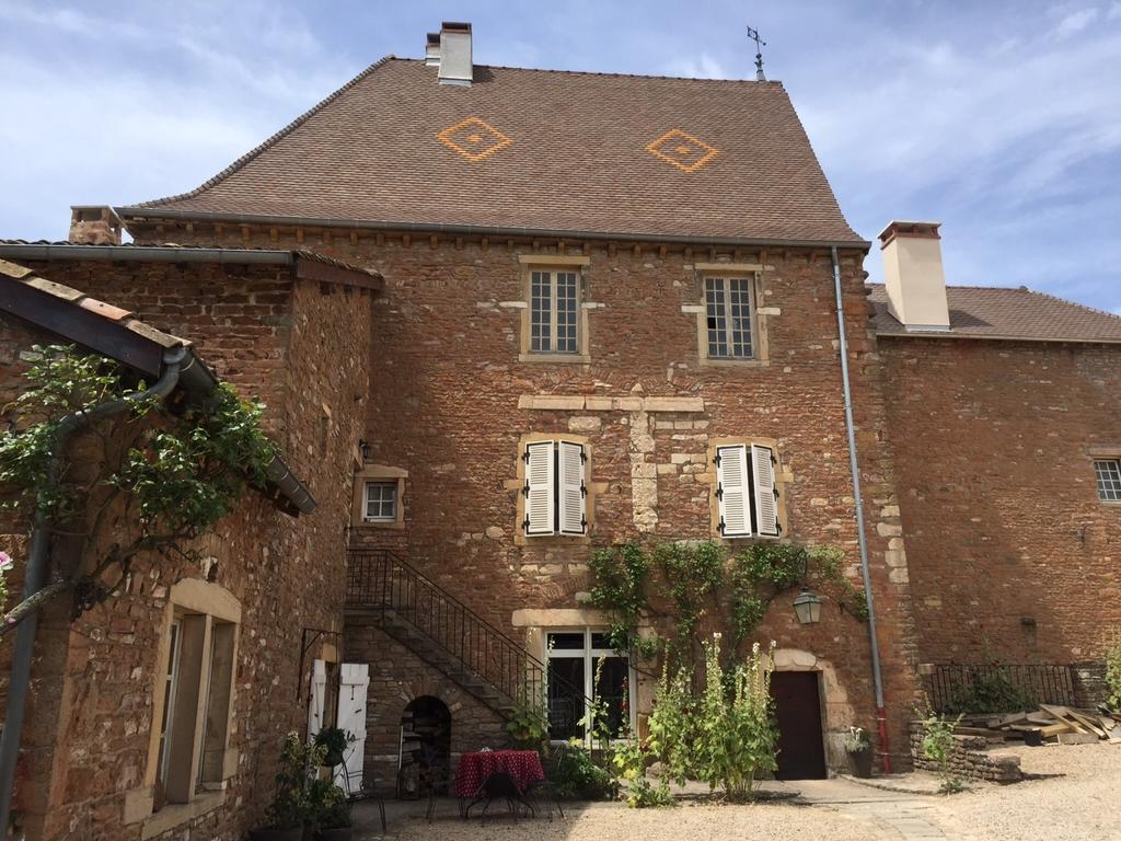 Le Vieux Chateau Bed and Breakfast Leynes Esterno foto