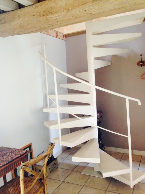 Le Vieux Chateau Bed and Breakfast Leynes Esterno foto