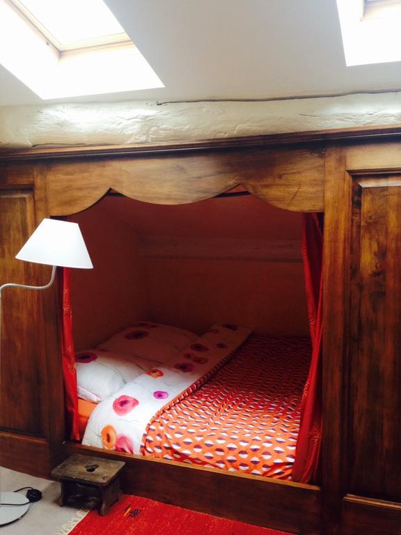 Le Vieux Chateau Bed and Breakfast Leynes Esterno foto